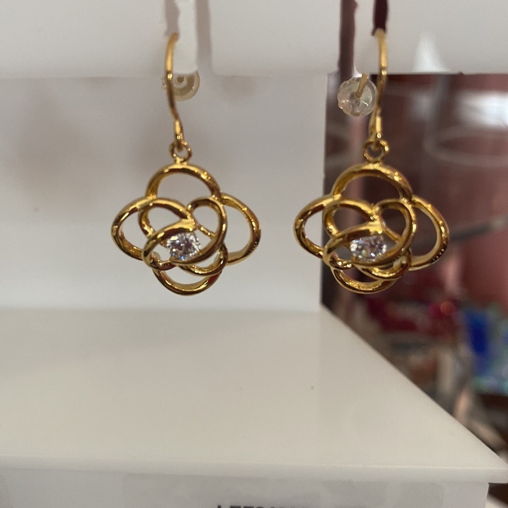 Flower shaped earrings new